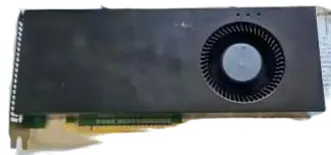 블로워 팬이 기본 장착된 SXM2→PCIe 변환보드 위의 V100 모듈